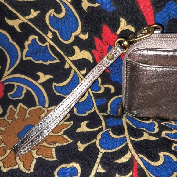 The Sak Pyrite Leather Wallet with Wrist Strap - Picture 10 of 13